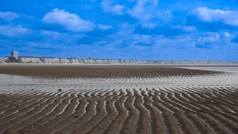 Aux abords immédiats de l'étier du port de La Baule - le Pouliguen on y trouve le banc des Chiens qui nuit au transit  eau montante / eau descendante dans le port