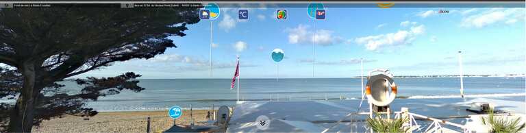 Après avoir observé la baie depuis votre balcon ou votre terrasse descendez donc sur la plage