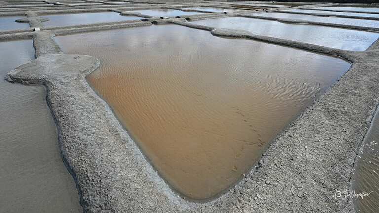 Oeillet : fin de cycle d'arrivée de l'eau de mer - production du gros sel et de le fleur de sel