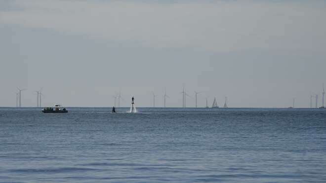 Les éoliennes  au large de la baie du Pouliguen - La Baule