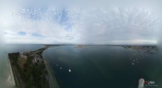vue sur le traict du Croisic et La Turballe - En arrière plan les marais salants