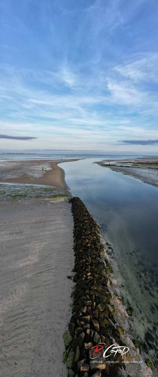 Jetée Sud du port de La Baule Le Pouliguen à marée basse