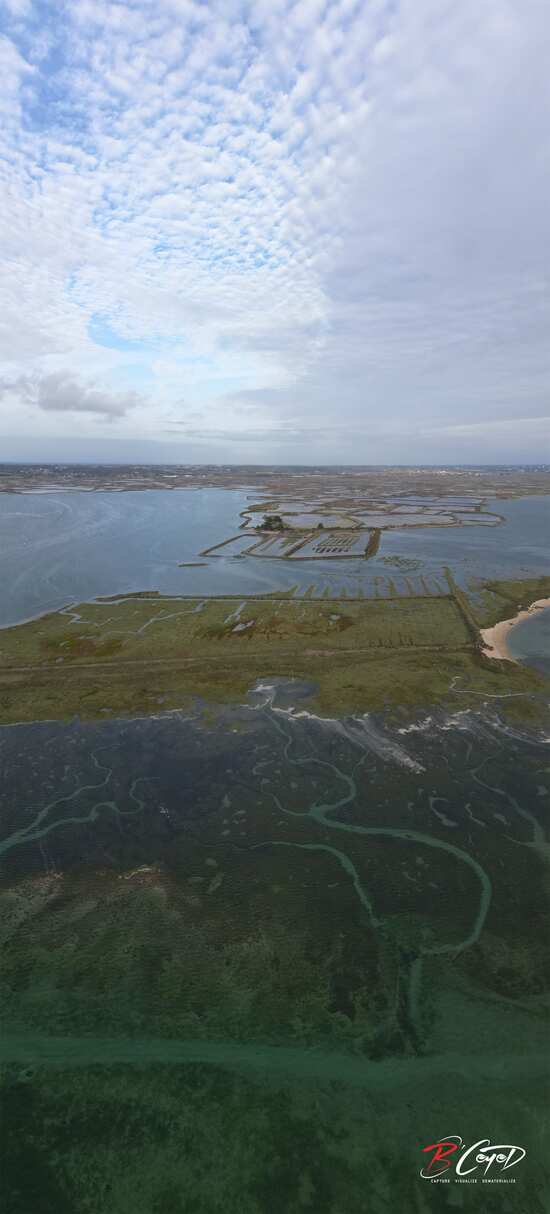 vasiere à marée montante - les flots sont poussés par le courant et le vent dominant d'ouest