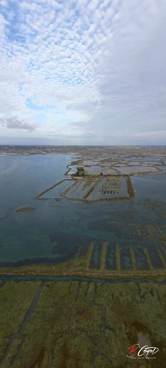 Le double traict du Croisic par marée montante : entrée des marais salants de Guérande par la voie maritime
